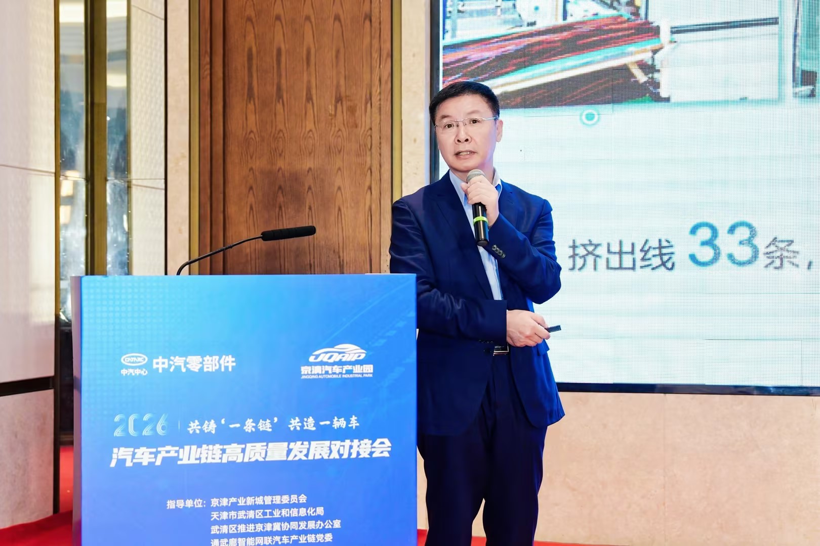 项目负责人介绍自主研发的最新突破——凯宾超黑吸光涂层